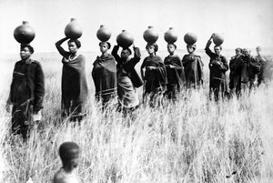 ज्युआला में टाउन में लाना, c.1895